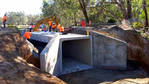Light at the end of the Axedale tunnel – Friends of the Bendigo-Kilmore ...
